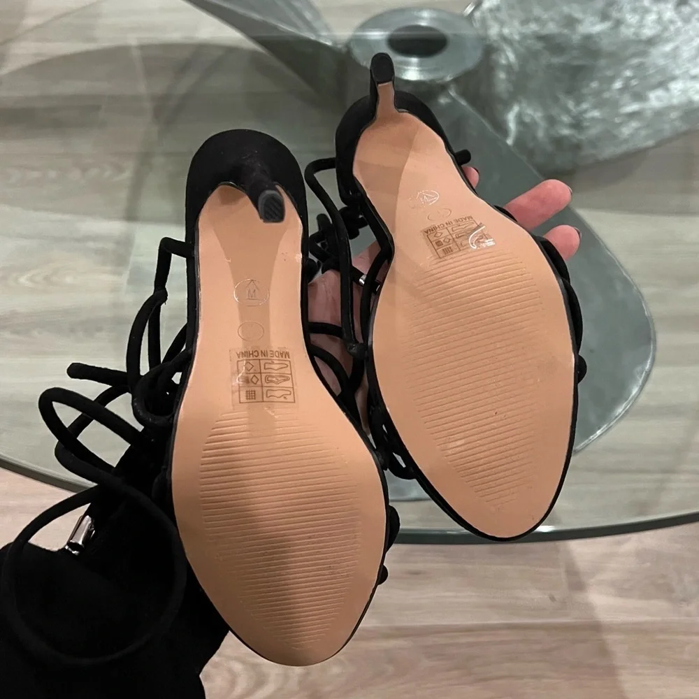 MISSGUIDED Black Strappy Heeled Sandal - Picture 4 of 6